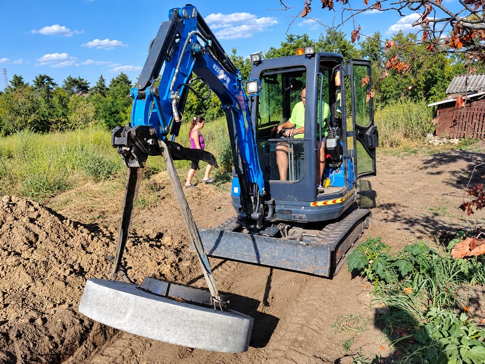 chinese mini excavator.jpg