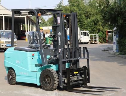 Electric Walk dietro il carrello elevatore